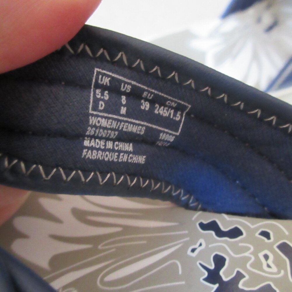 Clarks Women's Brinkley Keely Flip-Flop navy casual comfort toe sandals 8 m - Picture 6 of 6